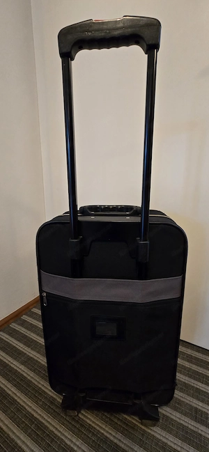 Business Trolley abzugeben, 34x20x56 cm, mit Rollen und in gutem Zustand