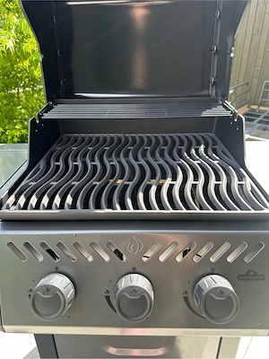 Neuwertiger Napoleon Gasgrill Bild 3
