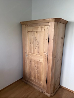 Alter Bauernschrank Bild 2