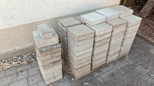 Beton-Pflastersteine 20x20x6cm (87 Stk) günstig abzugeben