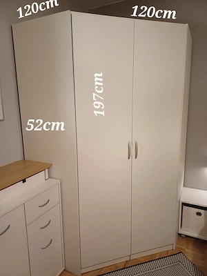 Eckschrank mit viel Platz
