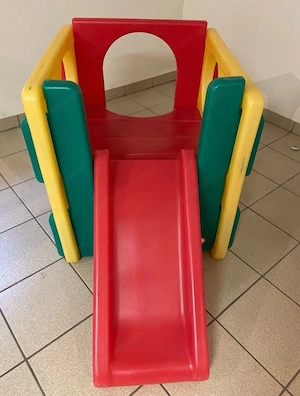 kinder Spielturm