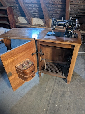 ALTE Phönix Nähmaschine zu verkaufen Bild 2