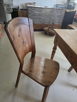 Alter Holztisch Bild 3