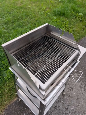 Holzkohle Grill aus Edelstahl Bild 4