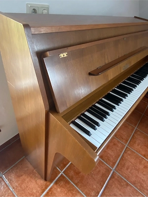 Klavier Schimmel  Bild 3