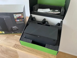 Microsoft Xbox Series X mit Forza 1TB SSD Schwarz mit 2 Controllern, 4K Bild 2