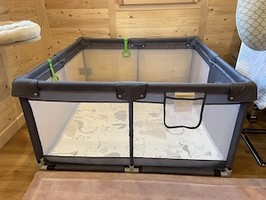 Großer Laufstall   Spielstall mit Matte, sehr guter Zustand Bild 5