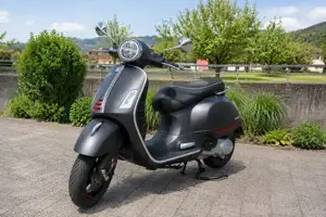 Vespa GTS 300 ABS   Matt Grau   Top Zustand Bild 4