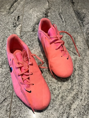 Nike Fussballschuhe Gr. 36,5