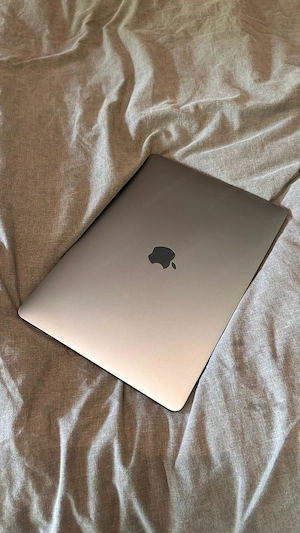 Apple MacBook Pro 13" (2020) - M1 Chip - Top Zustand Bild 2