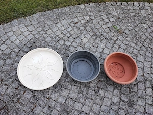 2 Pflanzschalen & großer Untersetzer 