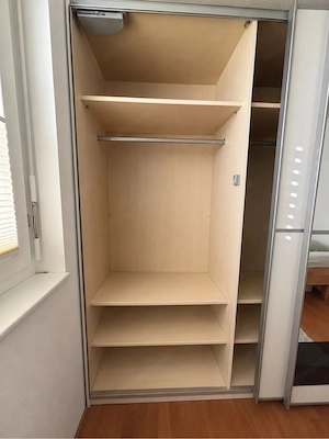 Schwebetürenschrank Bild 2