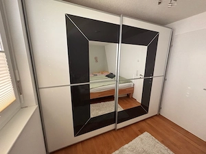 Schwebetürenschrank