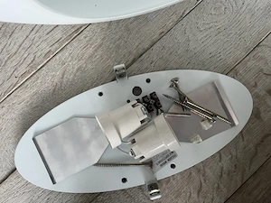 Stylische Lampe in Horn- Halbmondform. Bild 4