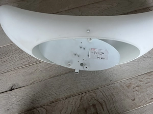 Stylische Lampe in Horn- Halbmondform. Bild 3