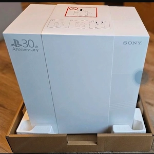 PlayStation 5 Pro 30 th Anniversary Bild 2