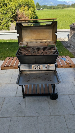 Gasgrill Firma Einhell Bild 2