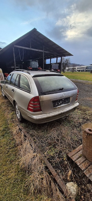 Mercedes C220 Kombi. Bild 3