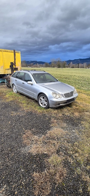 Mercedes C220 Kombi. Bild 4