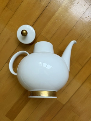 Wunderschöne Kaffee- & Teekanne mit Goldrand Bild 2