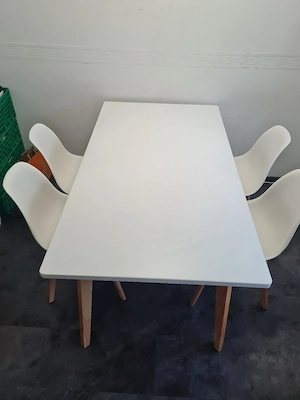 Moderner Esstisch mit 4 Stühlen Bild 2