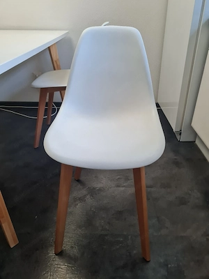Moderner Esstisch mit 4 Stühlen Bild 3