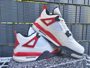 Air Jordan 4 Retro  Red Cement    Gr. 42 (US 8.5)   NEU & OVP