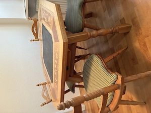 Montafonertisch mit Stühlen