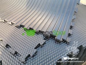 Stallmatten & Pferdematten mit Puzzle-System für sichere Stallböden Bild 3
