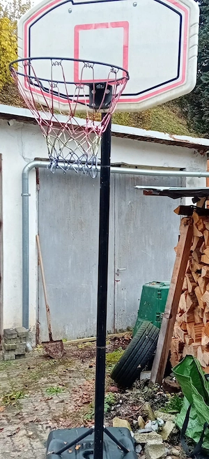 Basketballer mit Ständer