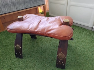 Verkaufe Kamelhocker mit Lederkissen