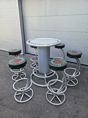 Hocker und Alutisch Bild 4