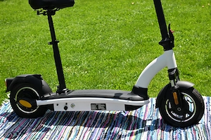 E-Scooter MF1 DES02 mit Sitz (entfernbar) 48V 10,4 AH E-Roller