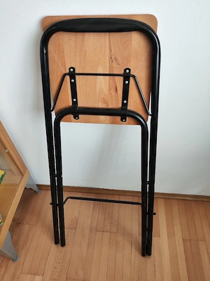 Hocker aus Holz und Metall