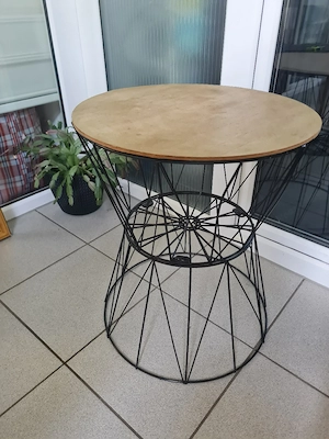 Beistelltisch (Metall & Holzoptik) Bild 2