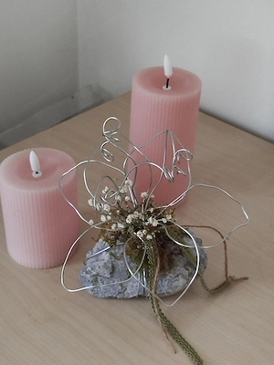 Deko Drahtblume auf Stein 