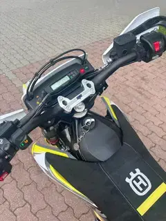 Husqvarna 701 Supermoto 2022 Bild 4