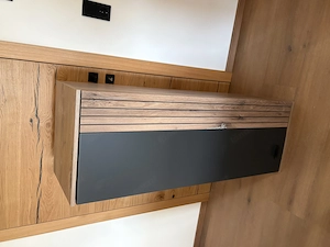 Hängeschrank Bild 2