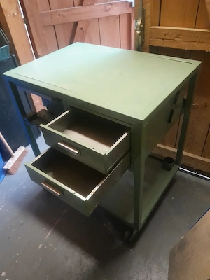 kleiner wendiger rollwagen