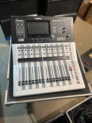 Yamaha TF1 Digital Mischpult