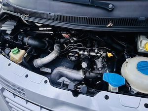 VW T5 Transporter 2.5 TDI 9-Sitzer Vorgeführt Bild 4