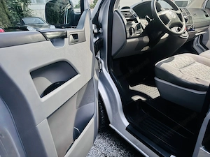 VW T5 Transporter 2.5 TDI 9-Sitzer Vorgeführt Bild 5