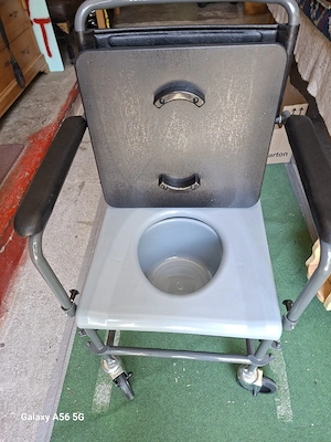 Toilettenstuhl Tomtar.