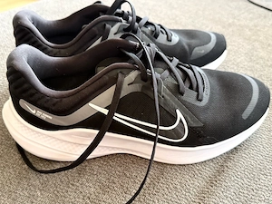 Verkaufe Nike Sportschuhe 