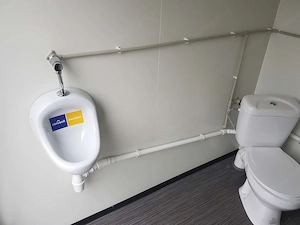Sanitäranhänger mit Doppeltoilette 3,50x2M 750KG Bild 4