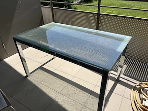 Glastisch mit Metallgestell zu verschenken!