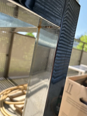Glastisch mit Metallgestell zu verschenken! Bild 2