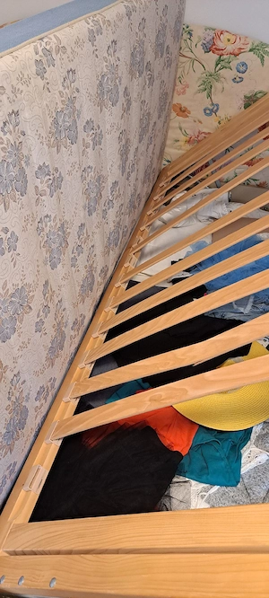 Bett mit Matratze  Bild 3
