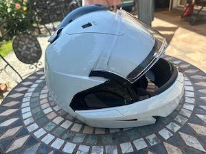 Motorradhelm weiß